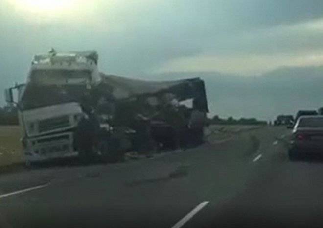 На трассе М6 в Рязанской области столкнулись два грузовика