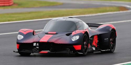 Aston Martin показал новый гиперкар Valkyrie на гоночном треке :: Autonews