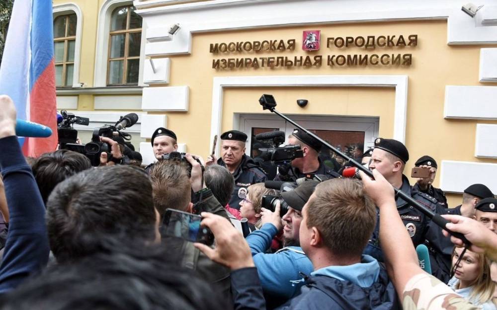 Двое задержанных на акции 14 июля в Москве обвинили полицейских в побоях