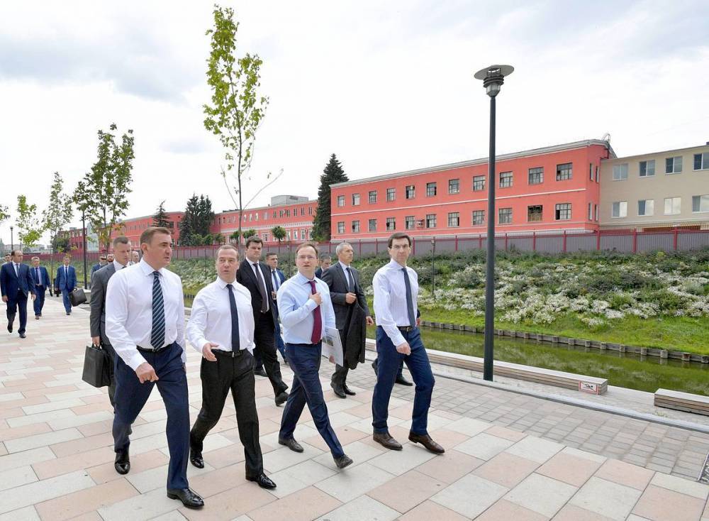 Медведев посетил Тульский кремль и прогулялся по обновленной городской набережной