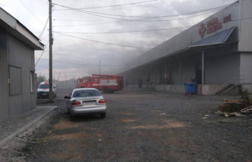 В Мукачево второй раз за год горел склад "Новой Пошты" (Видео)