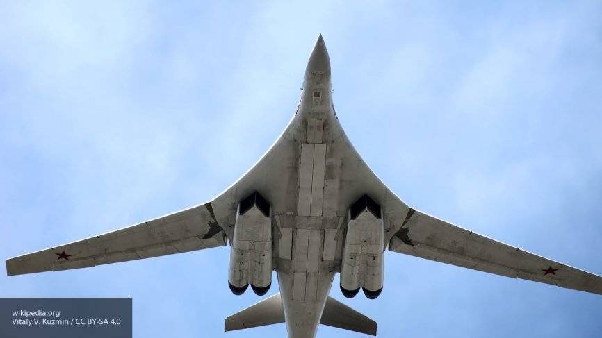 На видео попал полет ракетоносцев Ту-160 над Балтийским морем