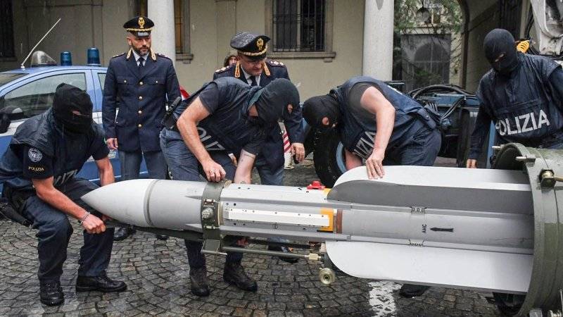 Западные СМИ пойманы на проукраинском фейке о неонацистах с ракетой