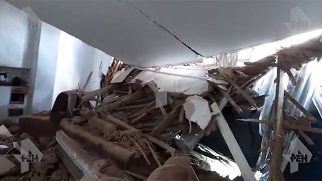 Видео изнутри дома, на который упал самолет в Чечне. РЕН ТВ