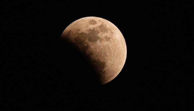 Частичное затмение Луны будет видно практически над всей Россией