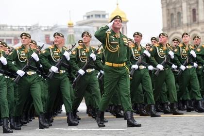 Российским военным поднимут зарплату
