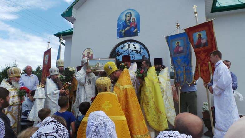В Тернопольской области фанаты томоса срезали замки в храме УПЦ