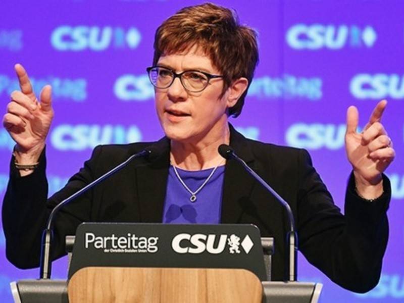 Власти назвали имя будущего главы Минобороны Германии