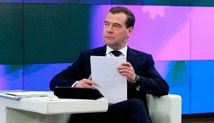 Медведев: Поручения в рамках нацпроектов реализуются эффективно