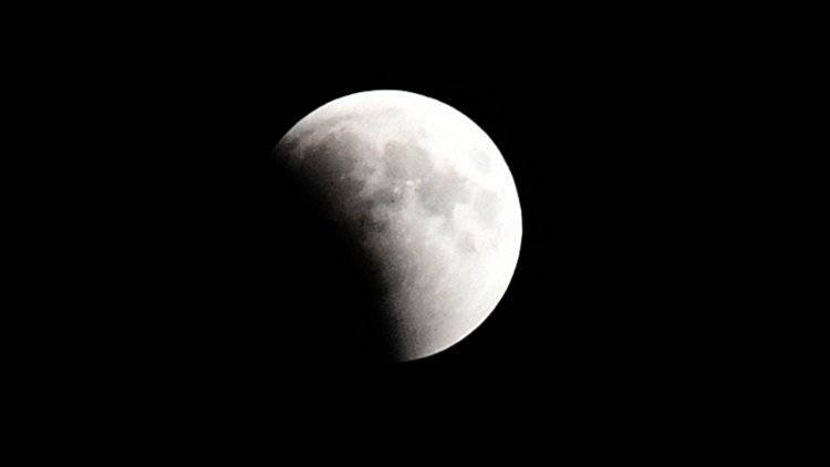 Романтика среди недели: в ночь на среду крымчане смогут увидеть лунное затмение