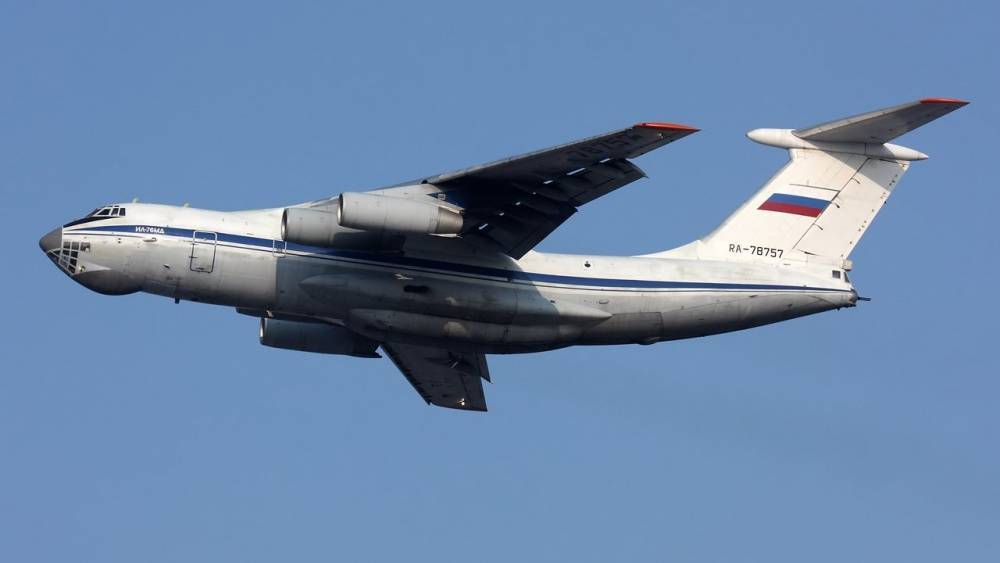 Ил-76 готовится к экстренной посадке в Жуковском