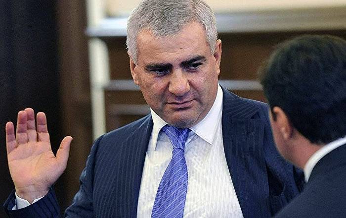 Племяннику миллиардера Самвела Карапетяна предъявлено обвинение в вымогательстве