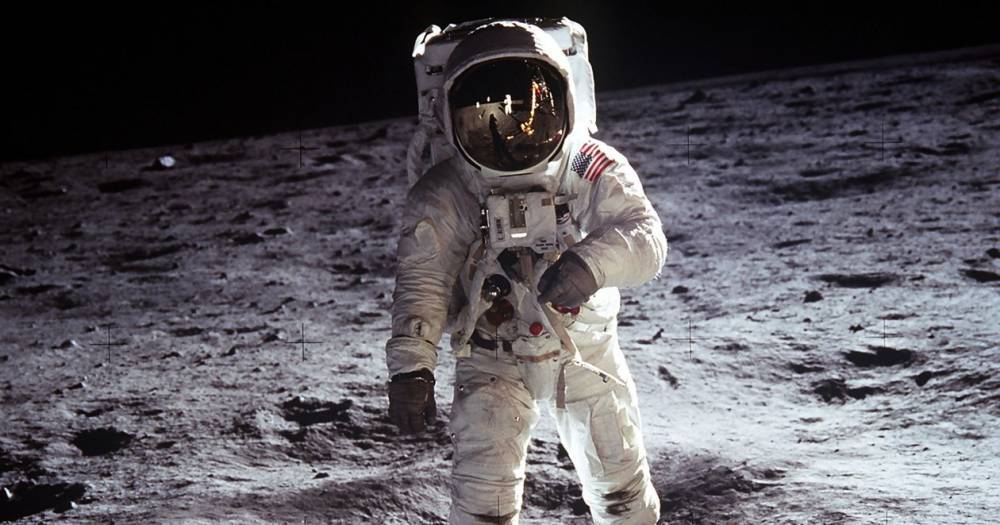 Астронавты NASA неуклюже падают на&nbsp;Луне: забавная подборка