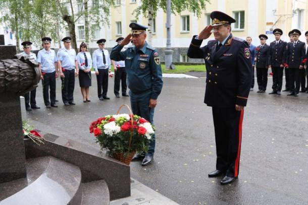 В столице Коми почтили память погибших при исполнении полицейских