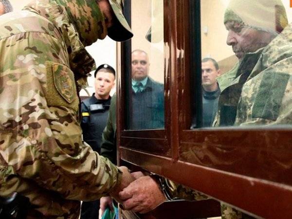 Продлен арест задержанных в Керченском проливе моряков