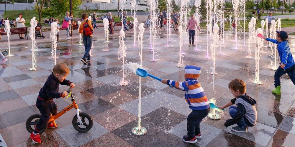 В парке 70-летия Победы открыли сухой фонтан