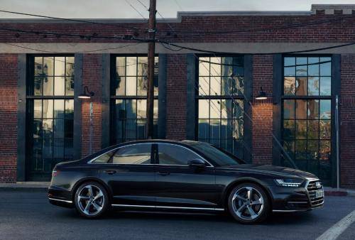 Audi анонсировали дату начала продаж нового седана S8 в Росии