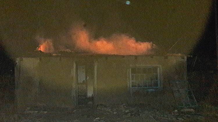 В Крыму на пожаре в жилом доме предотвратили взрыв газового баллона