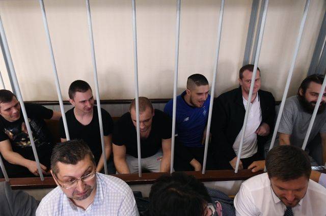 Шестерым украинским морякам продлен срок ареста