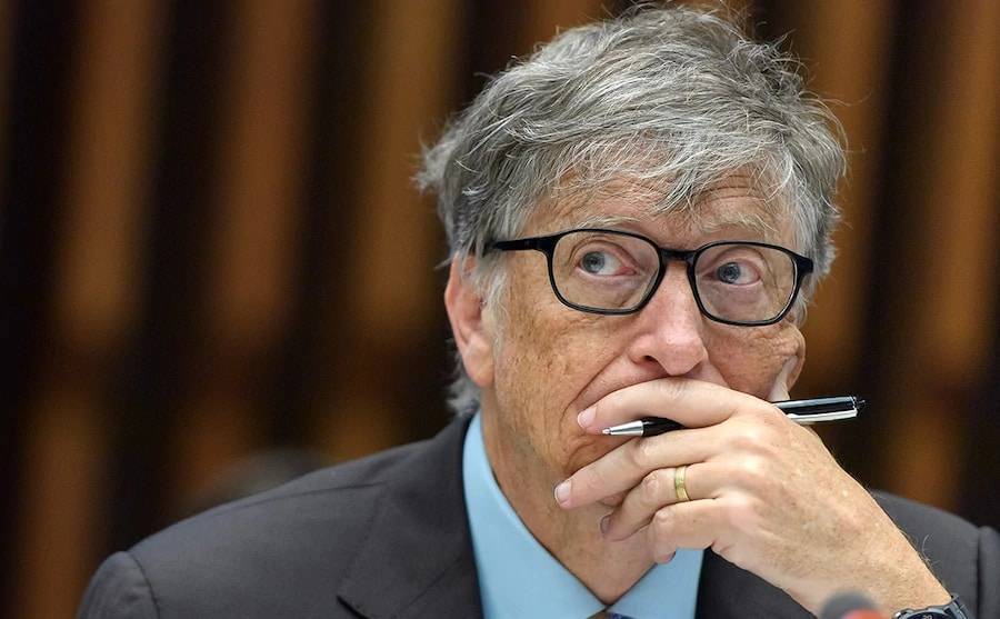 Билл Гейтс впервые вылетел из двойки богатейших людей мира