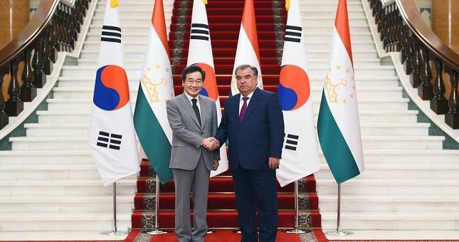 Президент принял премьер-министра Южной Кореи