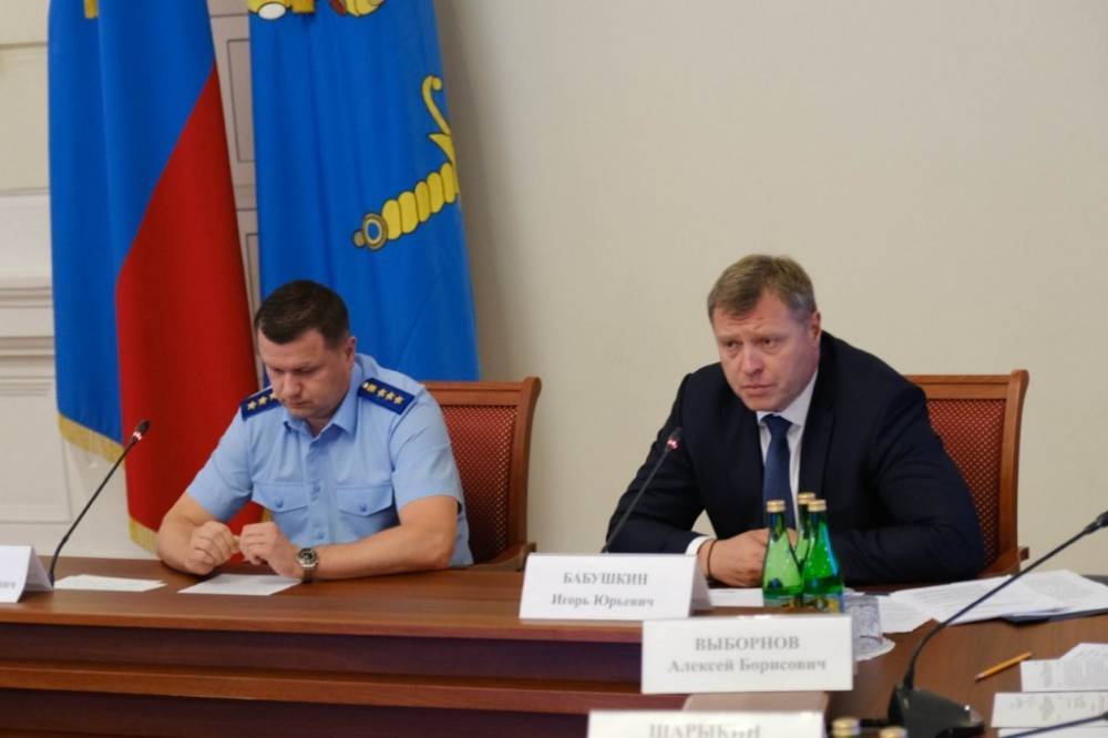 Глава Астраханской области взял под личный контроль вопросы переселения из аварийного жилья
