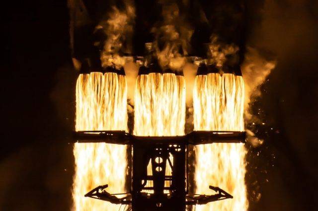 Экспериментальный звездолет Маска загорелся во время проверки двигателя