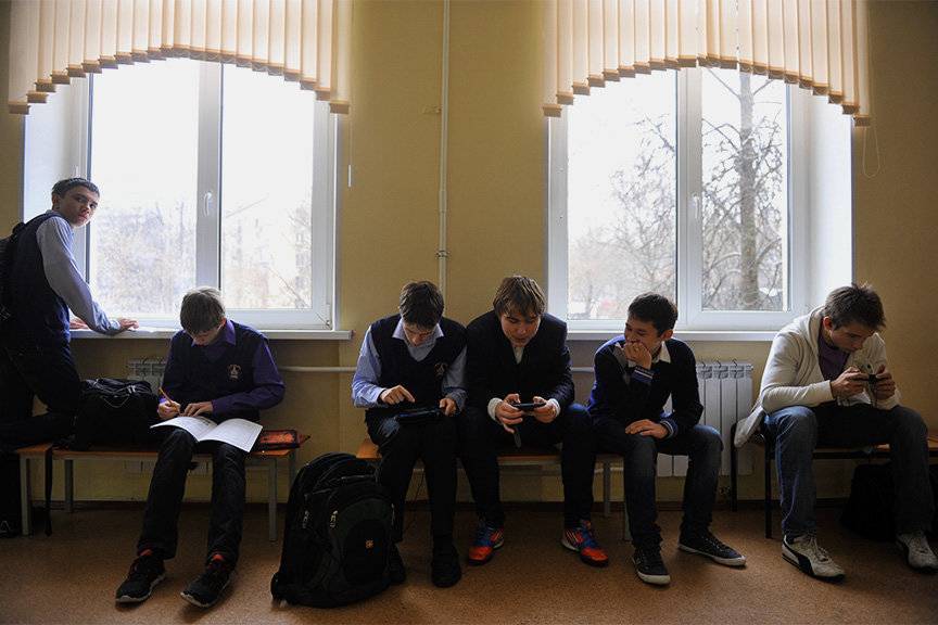 У российских школьников заберут смартфоны