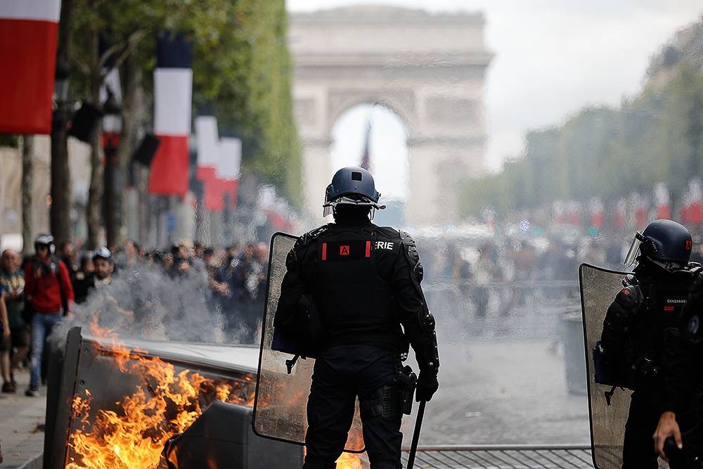 В Париже во время парада в честь Дня взятия Бастилии задержали 180 человек