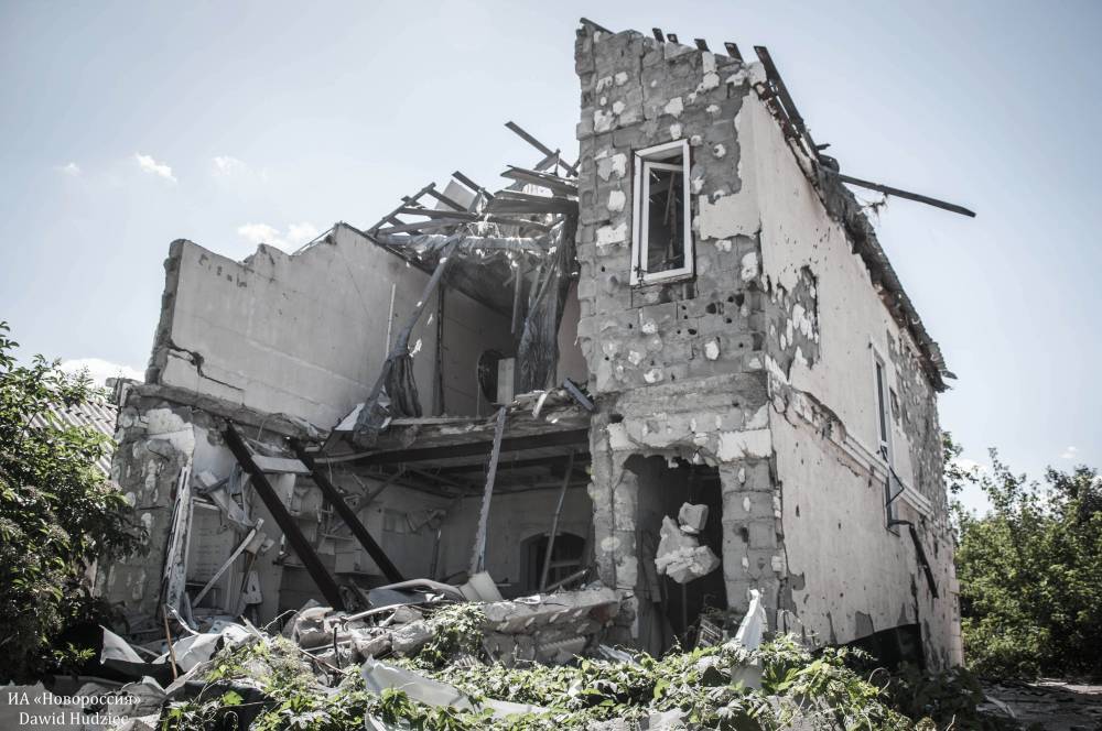 Украинские оккупанты сняли на видео, как уничтожили дома в одном из сел Донбасса | Новороссия