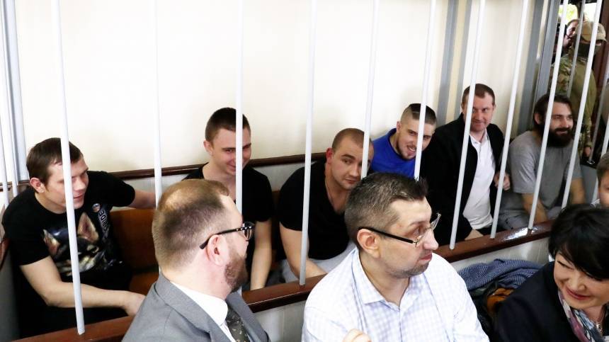 Арест шести украинским морякам продлен на три месяца — видео