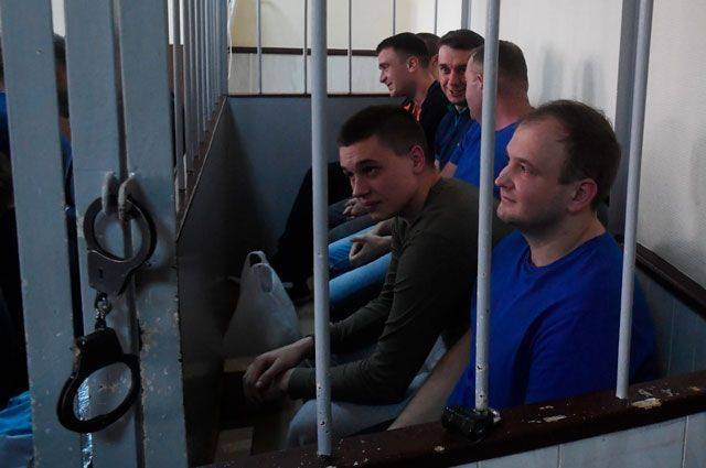 Всем задержанным в Керченском проливе украинским морякам продлили арест