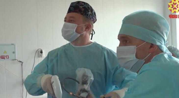 В Чебоксарах сделали операцию мужчине, проглотившему аккумуляторную жидкость несколько лет назад