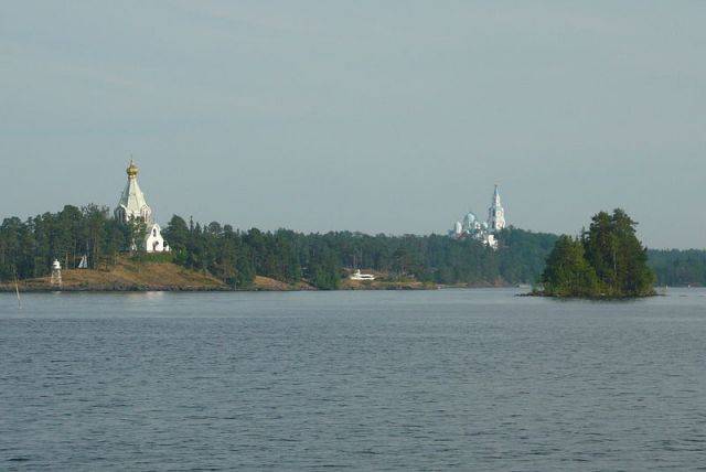 Путин и Лукашенко посетили службу в монастыре на Валааме
