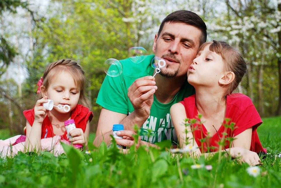 Ульяновских пап с детьми приглашают в парк «Молодёжный» на шоу мыльных пузырей и праздничный концерт