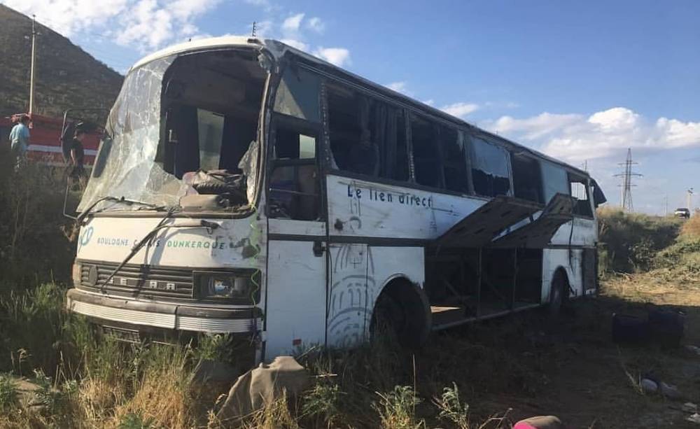 "Много крови, все кричали": подробности ДТП с автобусом, перевернувшимся по дороге на Алаколь