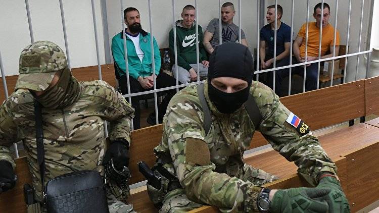 Суд продлил арест всем задержанным в Керченском проливе морякам ВМСУ