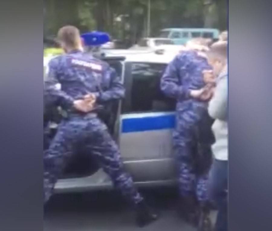 В Петербурге задержали подкинувших наркотики подростку сотрудников Росгвардии