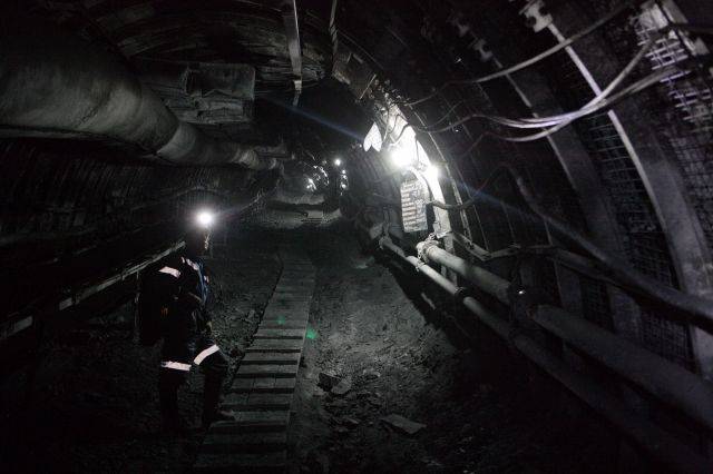 В Кузбассе в результате обрушения породы в шахте погиб горняк