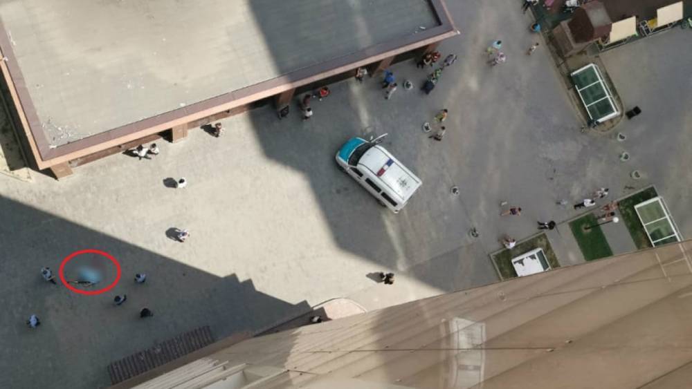 25-летний парень упал с 12 этажа в Алматы (фото)