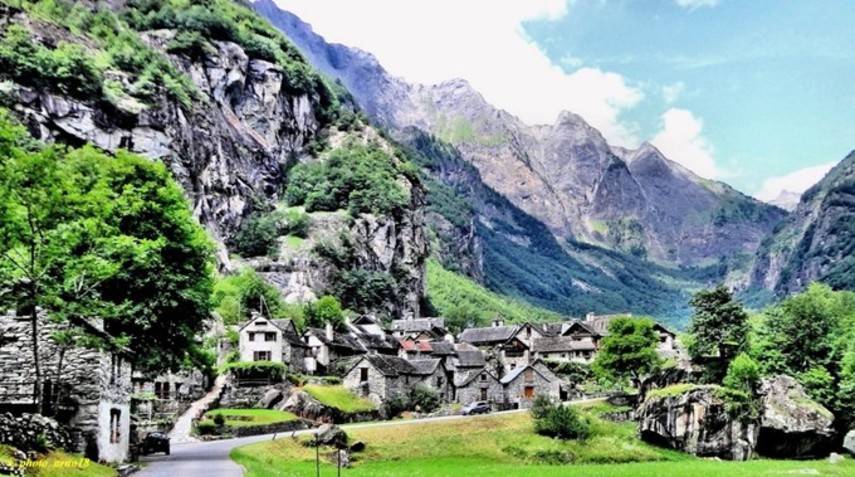 Швейцарская деревня планирует продавать дома за бесценок