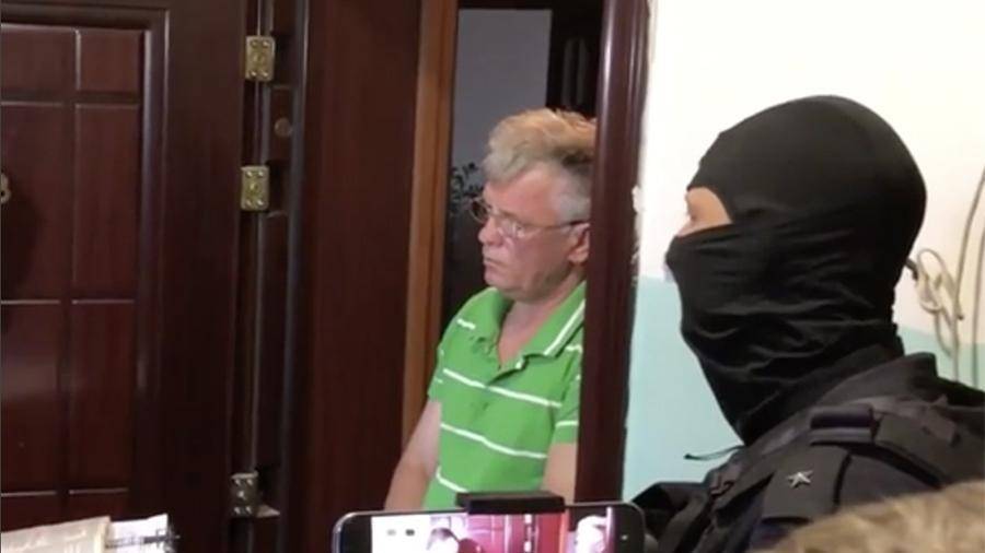 СК опубликовал видео обысков у главы минстроя Астраханской области