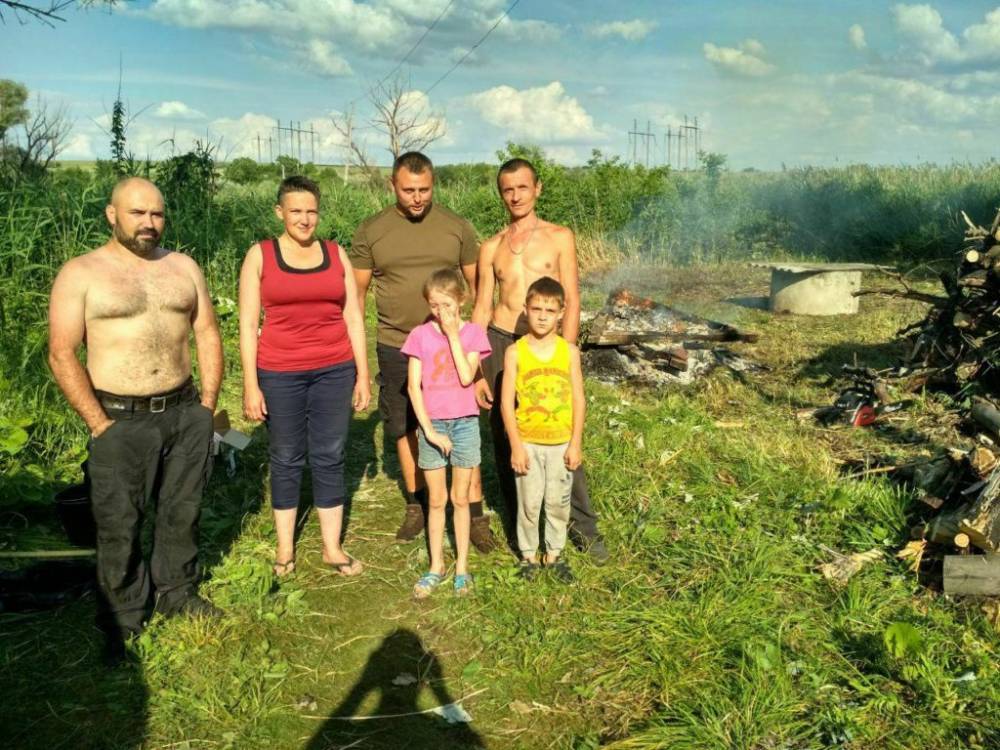 Савченко приехала в Зайцево чинить колодцы | Новороссия