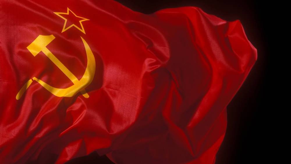 Флаг СССР на улицах Берлина спровоцировал конфликт спустя 74 года после Победы