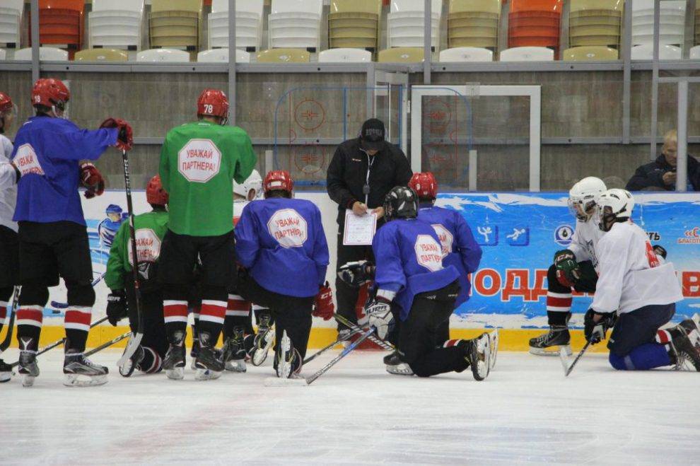 Хоккеисты глазовского «Прогресса» вышли на лед