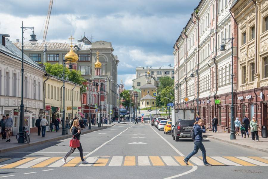 Москва опережает мировые столицы по пешеходной доступности школ и детских садов