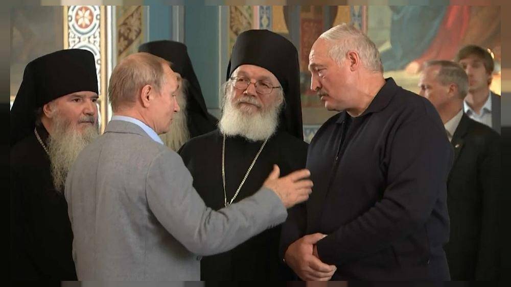 Путин и Лукашенко ушли в монастырь