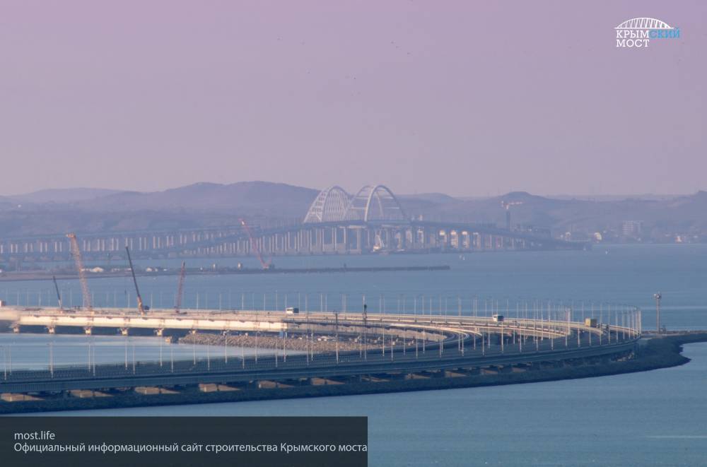 Пользователи сети поиронизировали над заявлением Турчинова о Крымском мосту