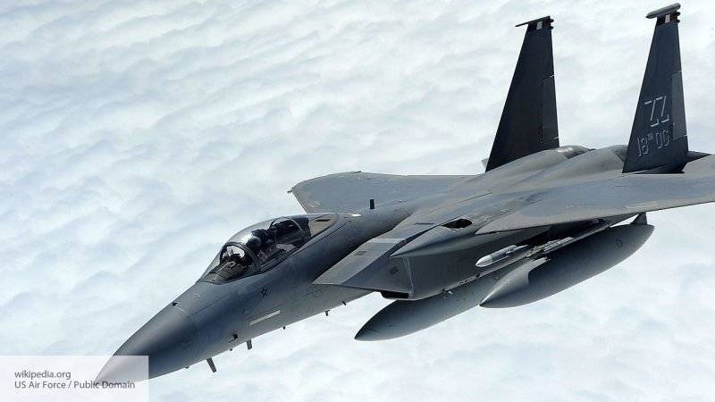 Американскому F-15 из-за неполадки пришлось экстренно приземлиться в Польше