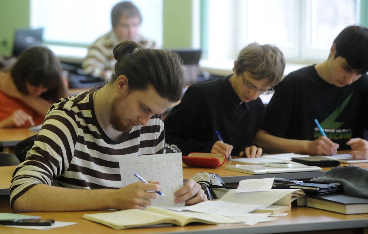 ВЦИОМ: россияне не считают наличие образования обязательным для высокооплачиваемой работы